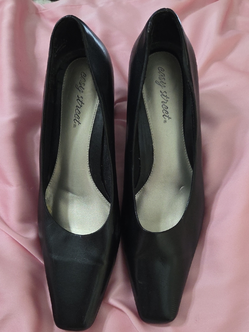 easy street Black Leather Square-Toe Pumps